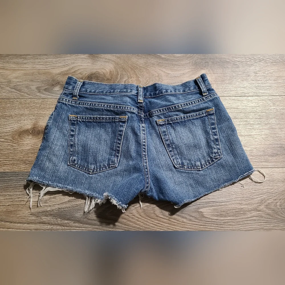 GAP women's Jean blue denim shorts Cut-Offs‎ size 4